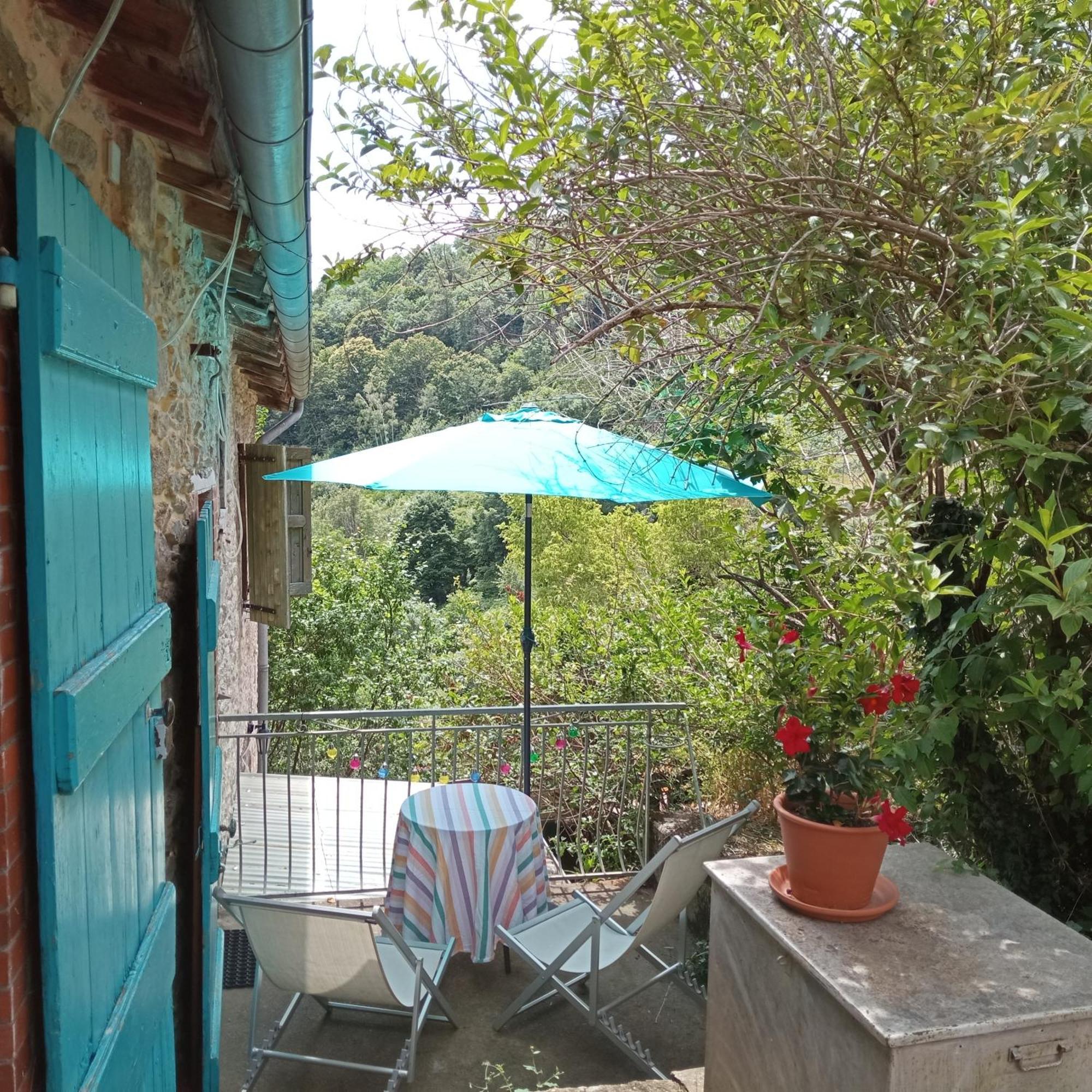 Gites Des Esselards Yzeron الغرفة الصورة